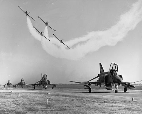 1SQN Phantoms at Pearce with Roulettes - Mar 71